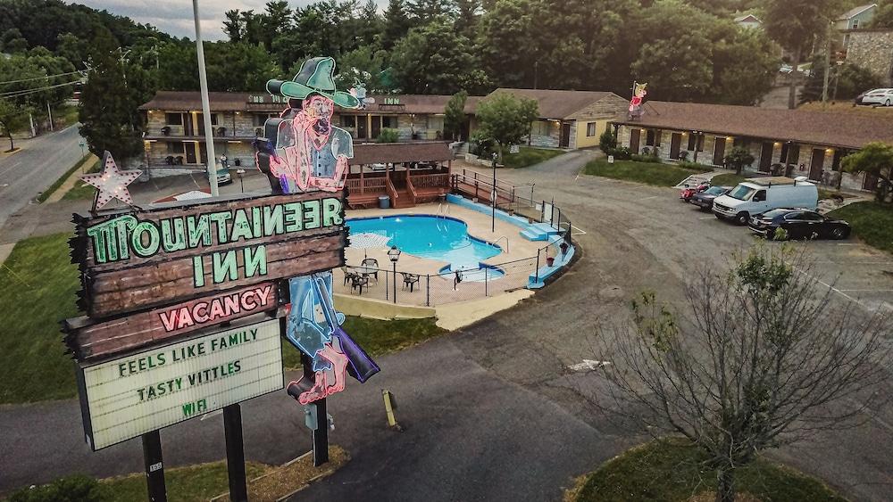 The Mountaineer Inn photo 1
