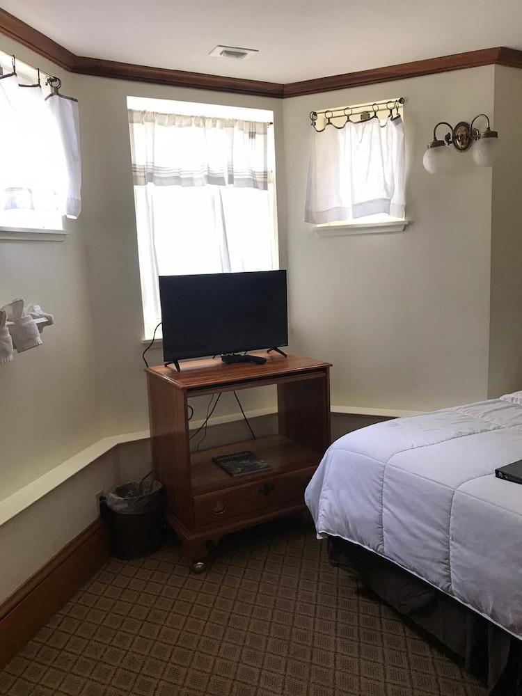 Pacific Grove Inn photo 60