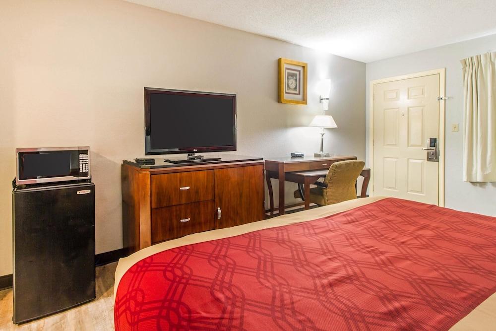 Econo Lodge Athens I-75 photo 5