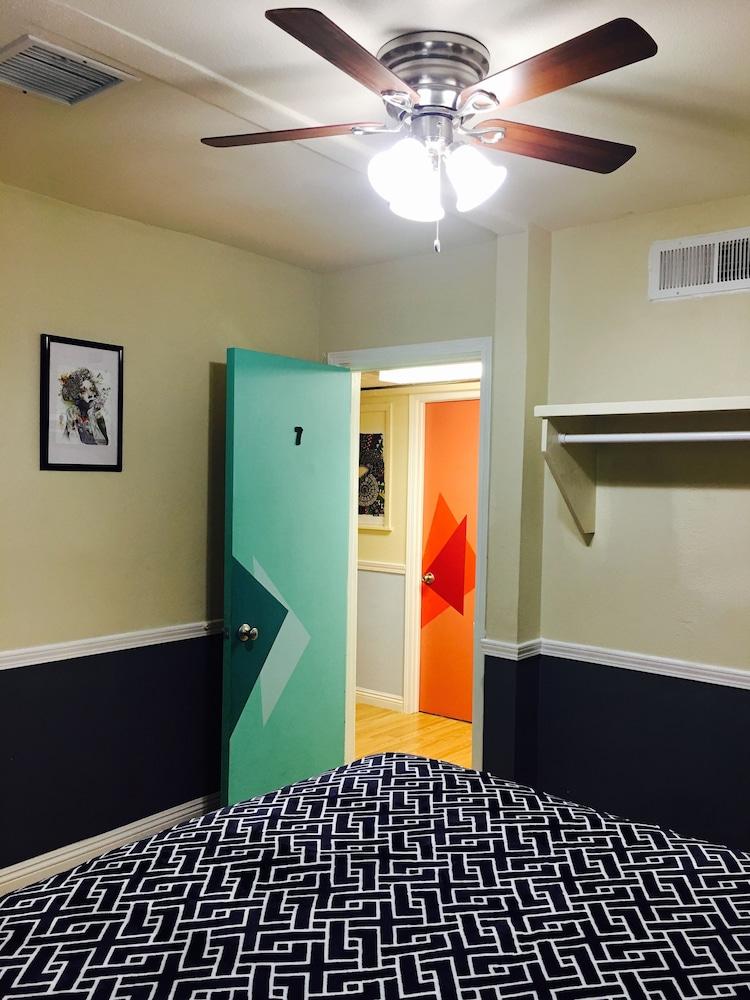Traveler's Bed & Breakfast Hostel photo 26