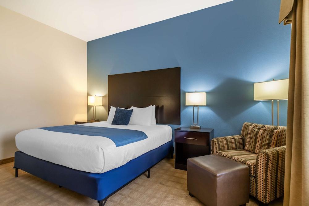 Best Western Plus Lytle Inn & Suites photo 27