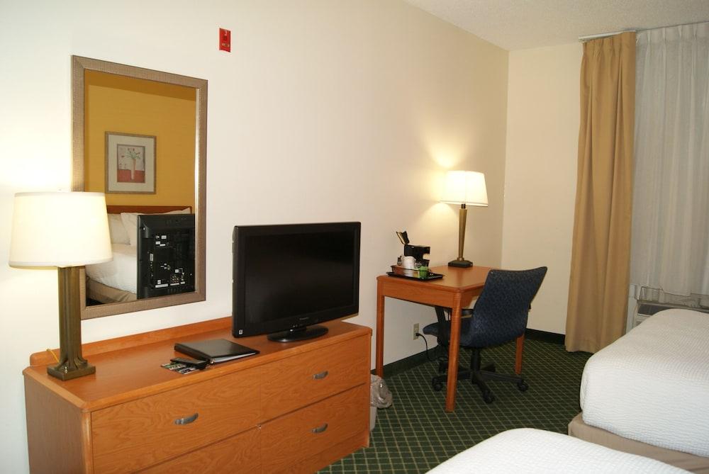Baymont by Wyndham Coon Rapids photo 28