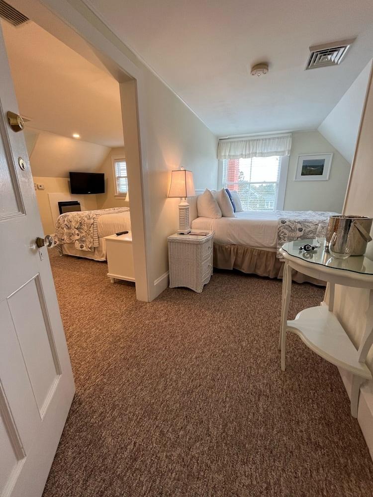 Beach Breeze Inn photo 39