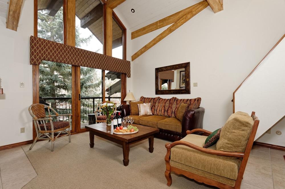 The Crestwood Condominiums photo 65