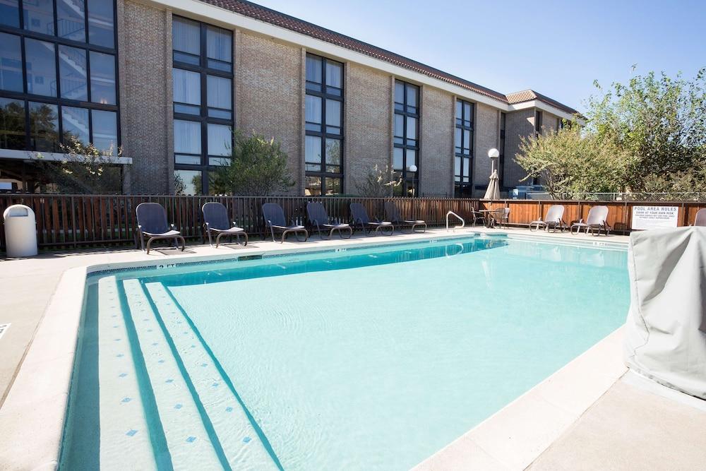 Drury Inn & Suites Austin North photo 35
