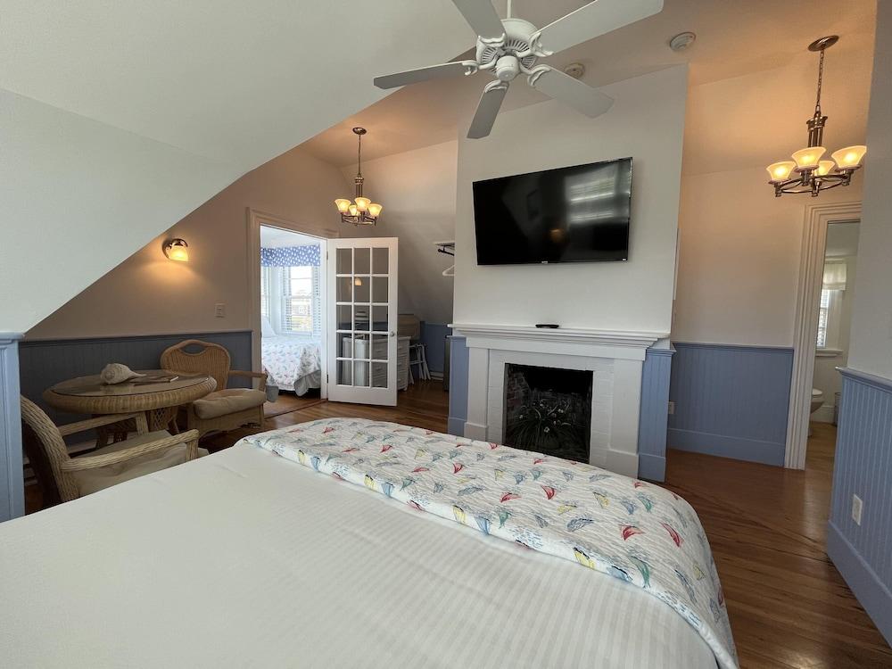 Beach Breeze Inn photo 72