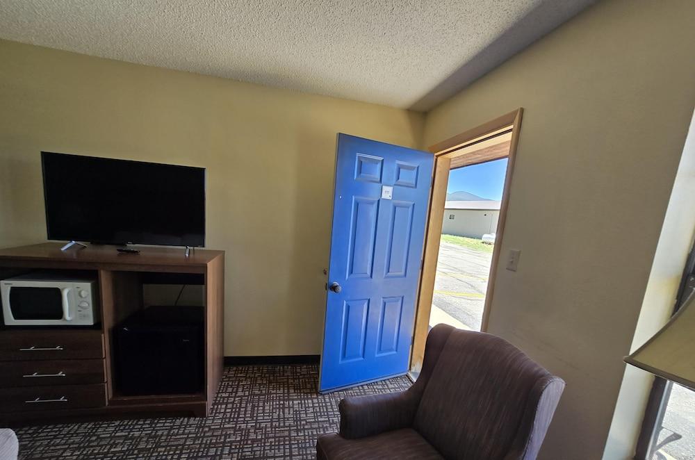 Econo Lodge Eagle Nest photo 30