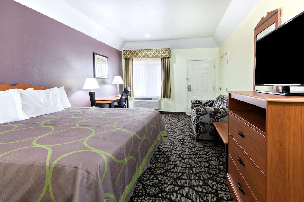 Super 8 by Wyndham Fairfield Tx photo 9