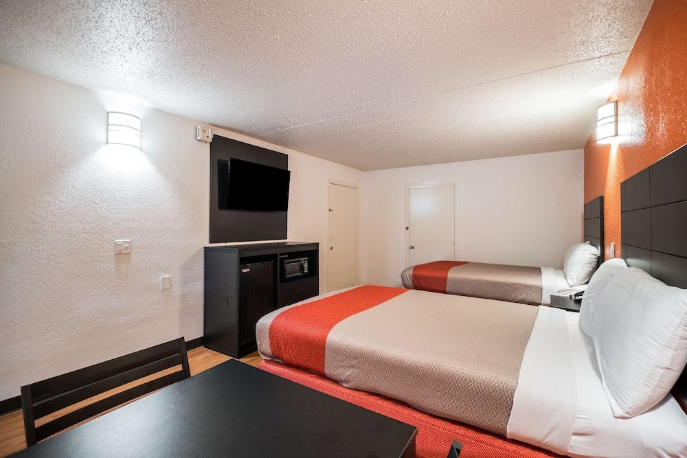 Motel 6 Houston, TX - Brookhollow photo 14