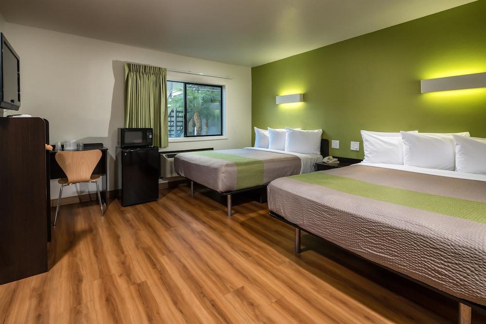 Motel 6 Canoga Park, CA photo 4
