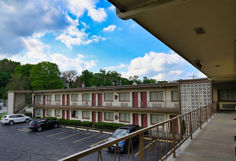 Campus Inn photo 11