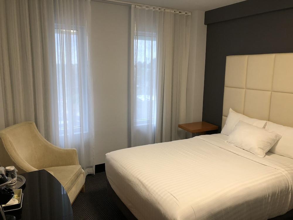 Streamline Hotel photo 41