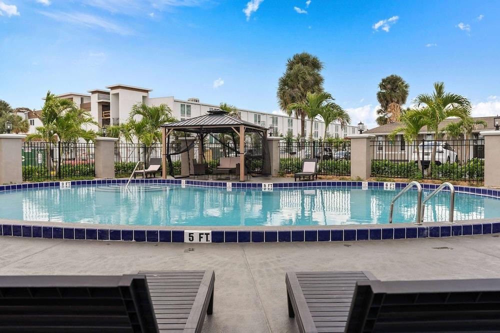 Super 8 by Wyndham Kissimmee/Orlando photo 37