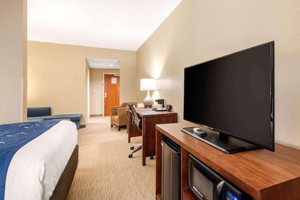 Comfort Suites Manchester near Arnold AFB photo 30