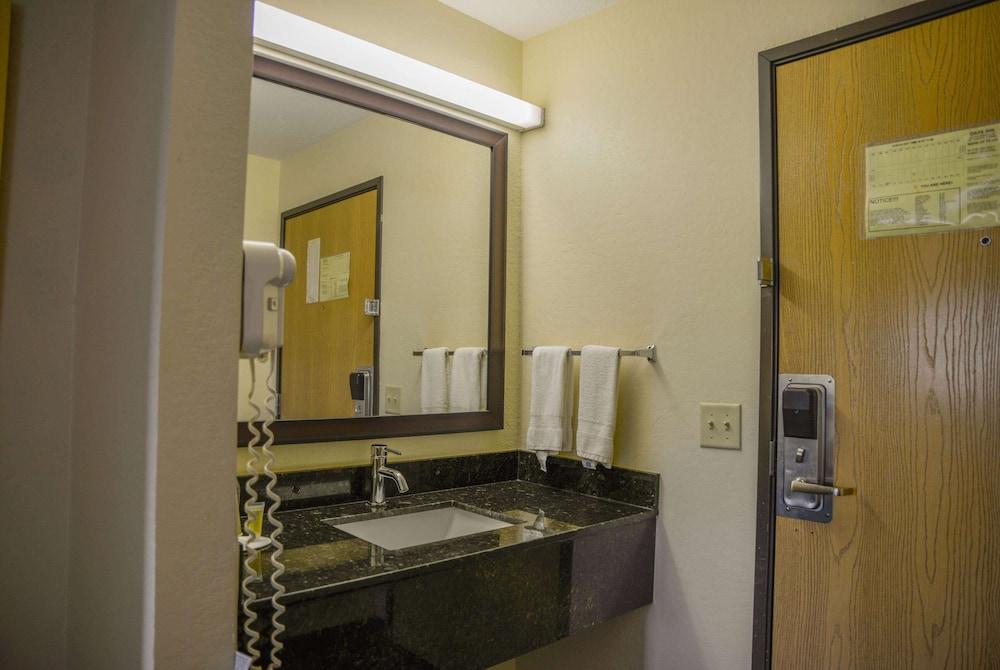Days Inn by Wyndham Mount Vernon photo 22