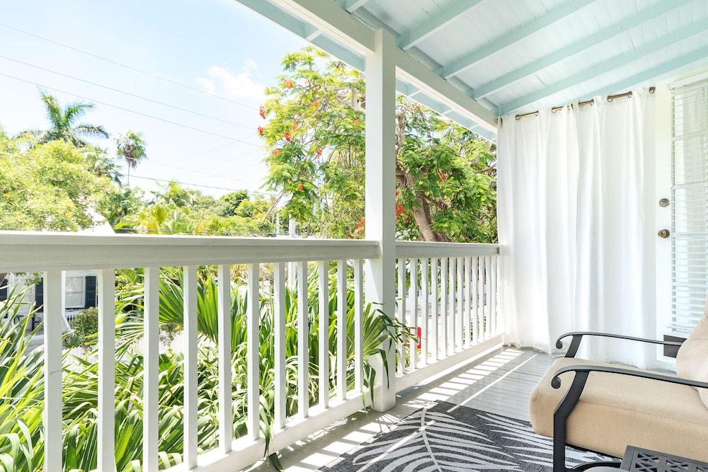 The Porch on Frances Inn photo 29