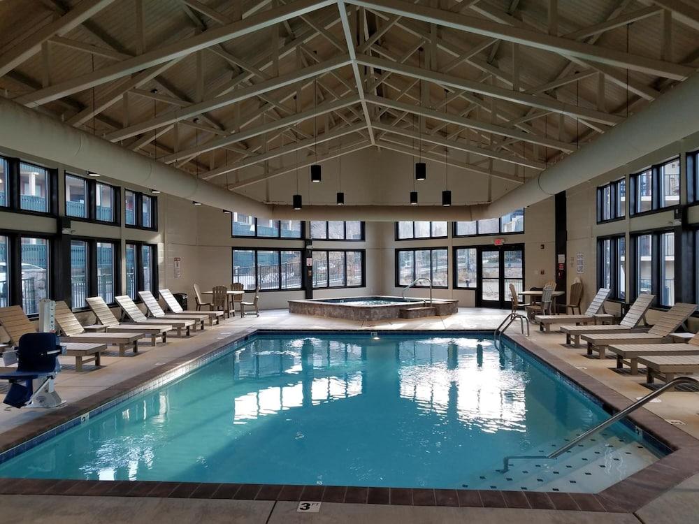 Laurel Point Resort photo 47