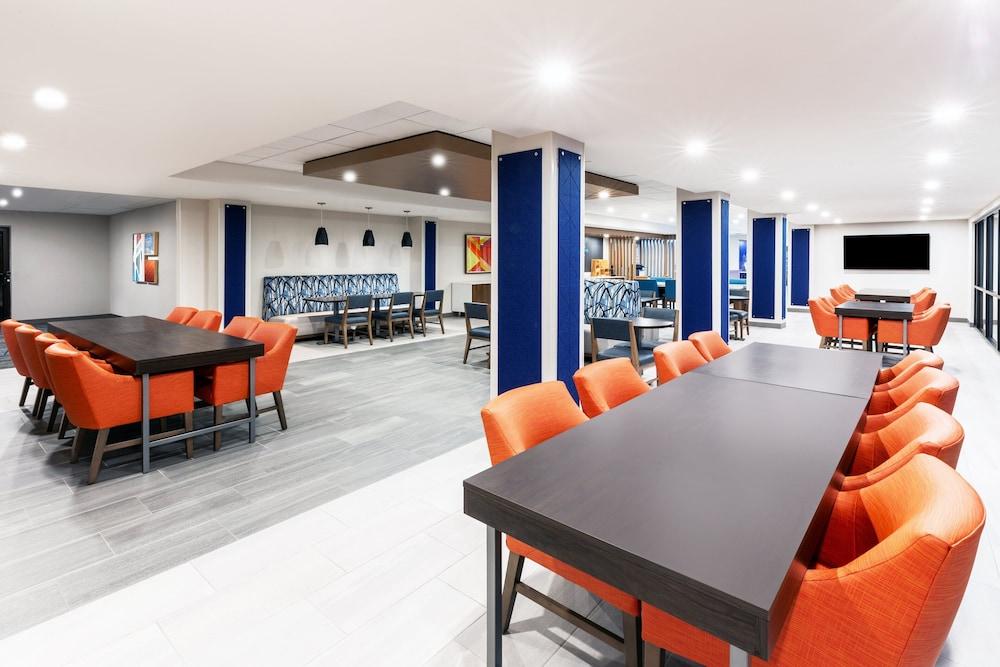 HI Express El Paso Downtown by IHG photo 2