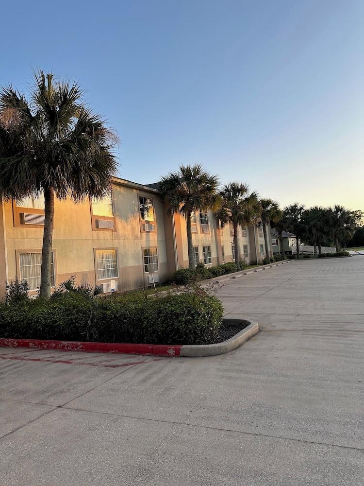 Franklin Inn & Suites photo 14
