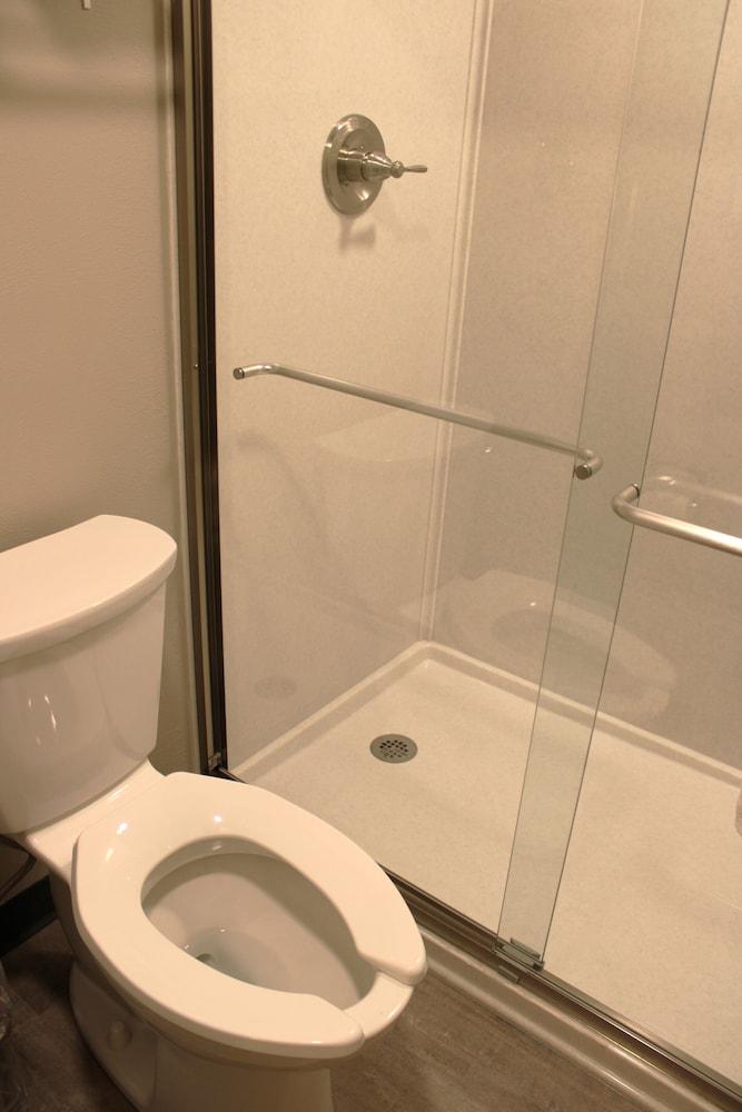 Boarders Inn & Suites photo 10