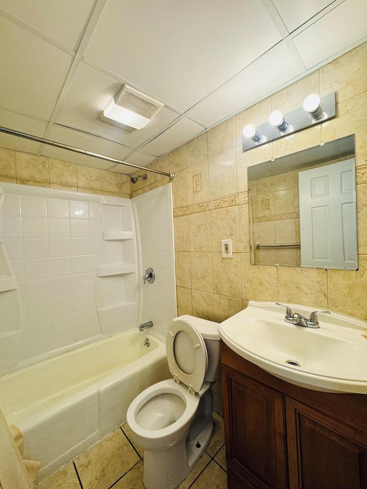 Skyview Manor Motel photo 34
