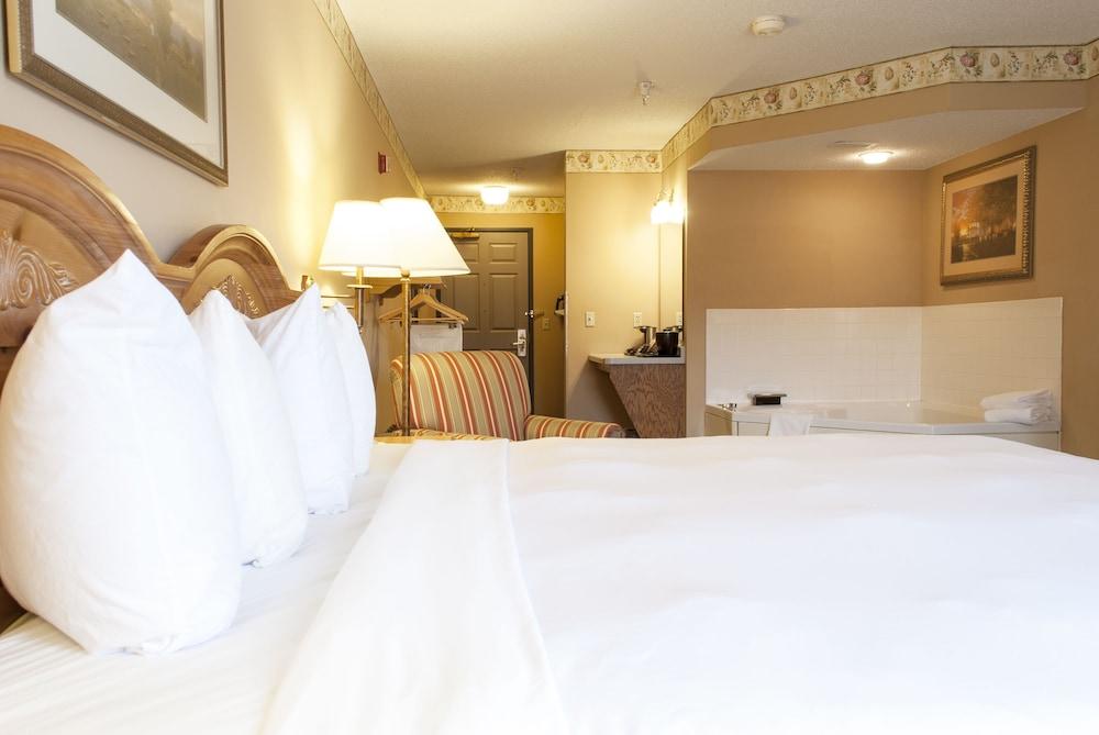 Country Inn & Suites by Radisson, Cedar Falls, IA photo 7