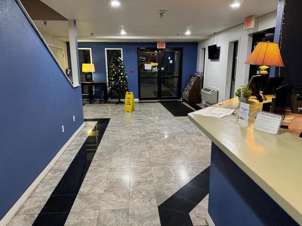 express inn photo 2