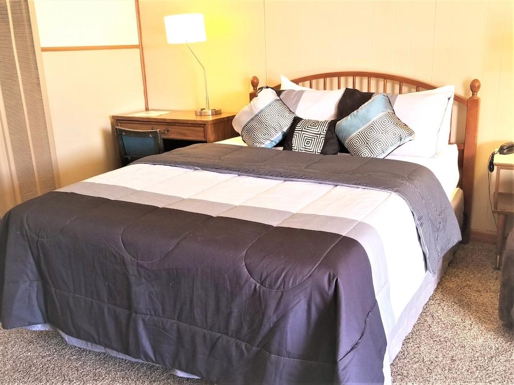 Duffer Motel photo 42