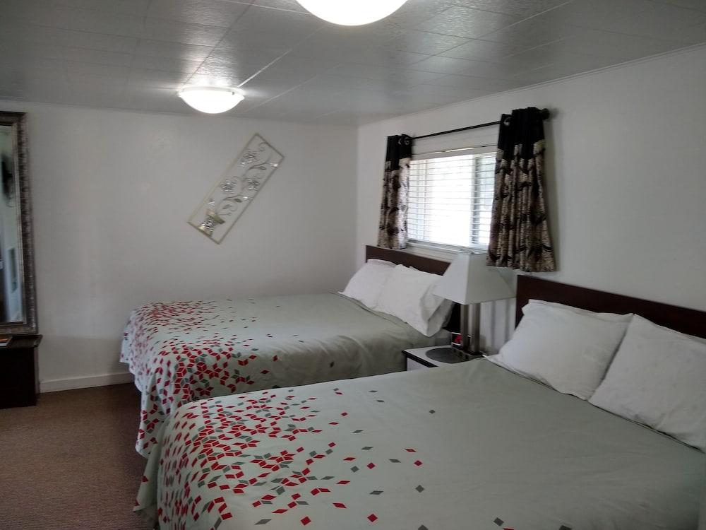 Holiday Motel photo 10