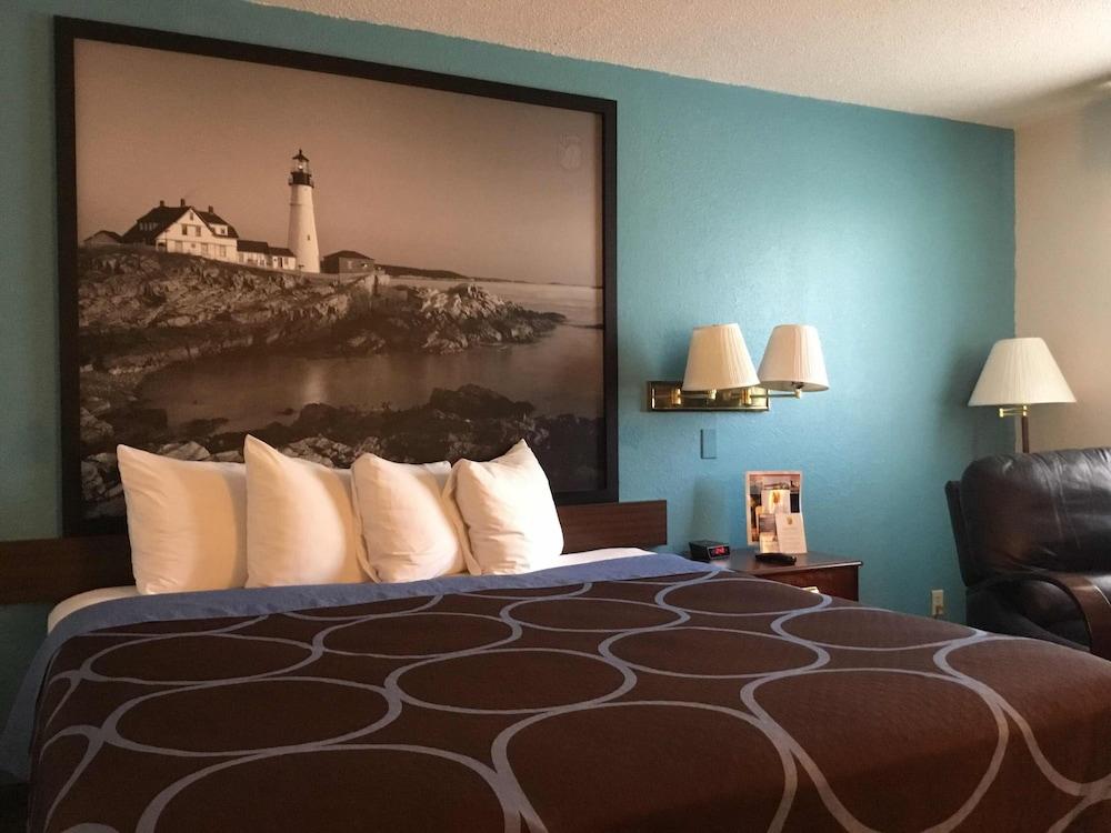 Super 8 by Wyndham Portland ME photo 5