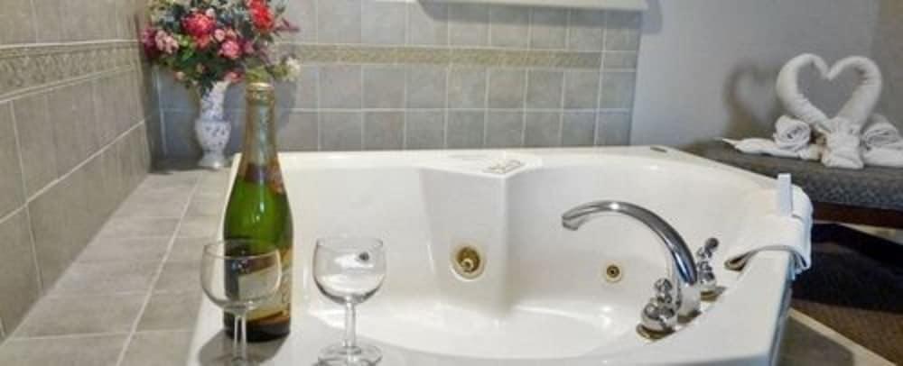 Hearthstone Inn & Suites photo 13