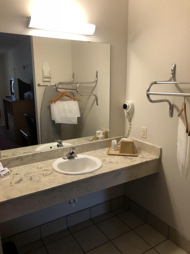 Whitesboro Inn & Suites photo 18