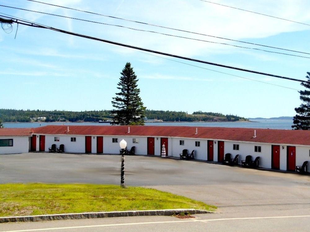 Redclyffe Shore Motor Inn photo 17