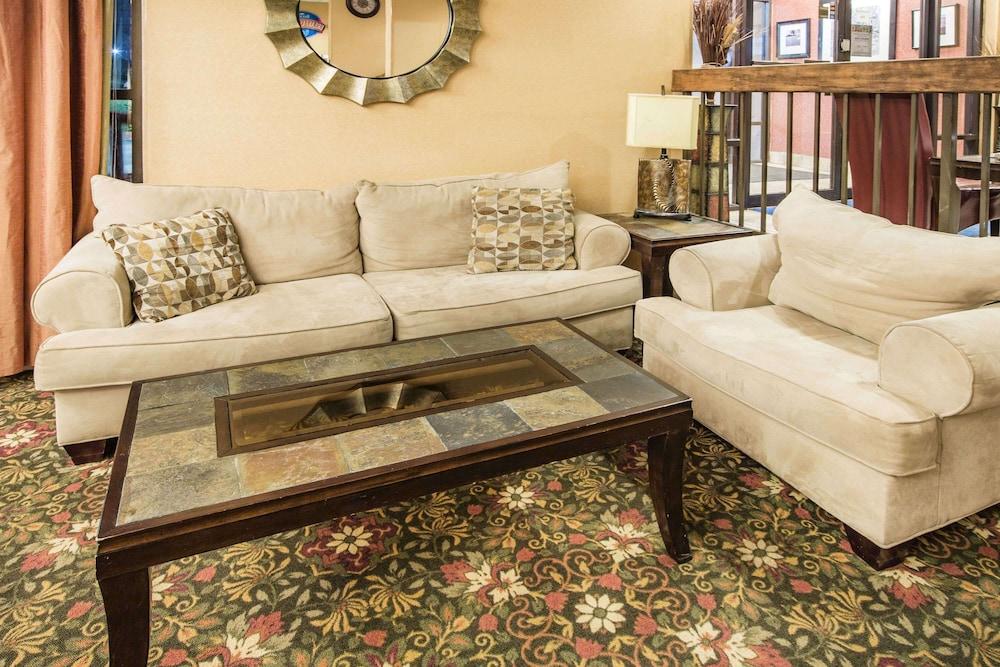 Baymont by Wyndham Mobile/ I-65 photo 2