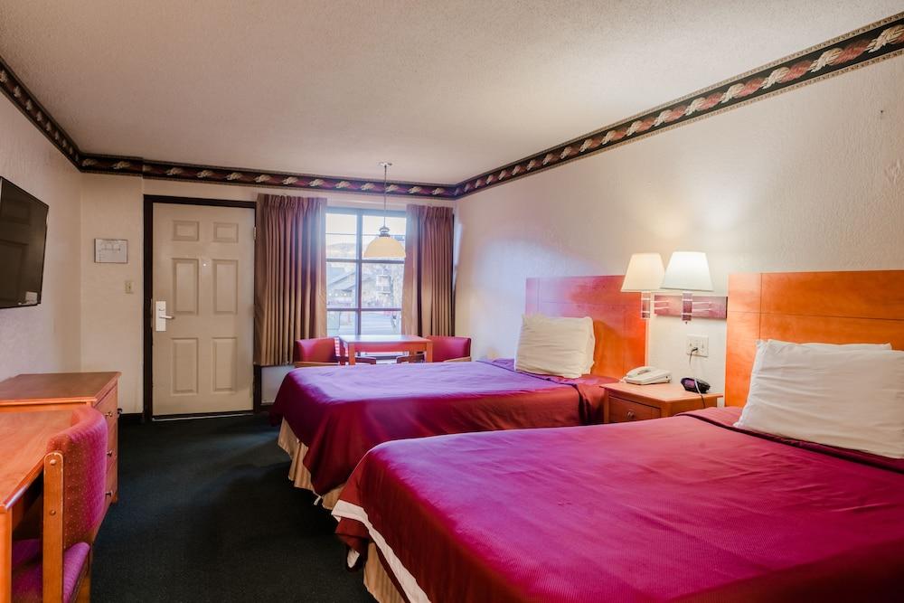 Mountain House Inn photo 7