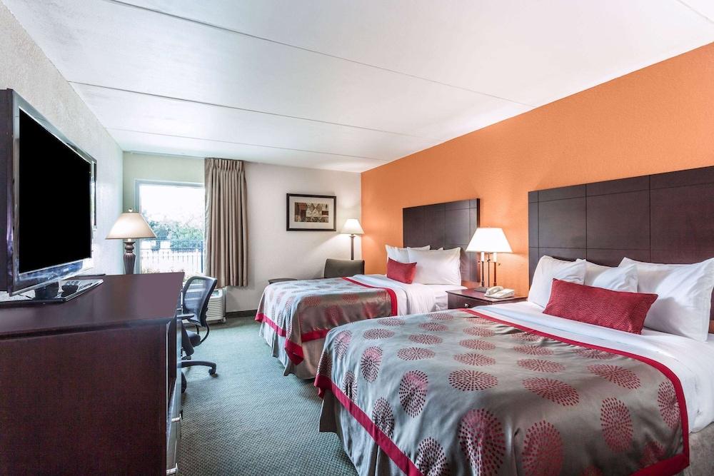 Ramada by Wyndham Luling — hotel in Luling