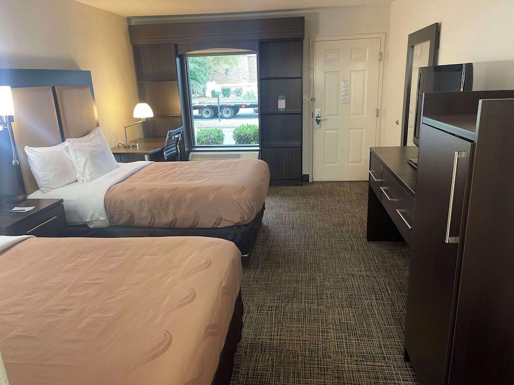 Quality Inn Dalton Central photo 7