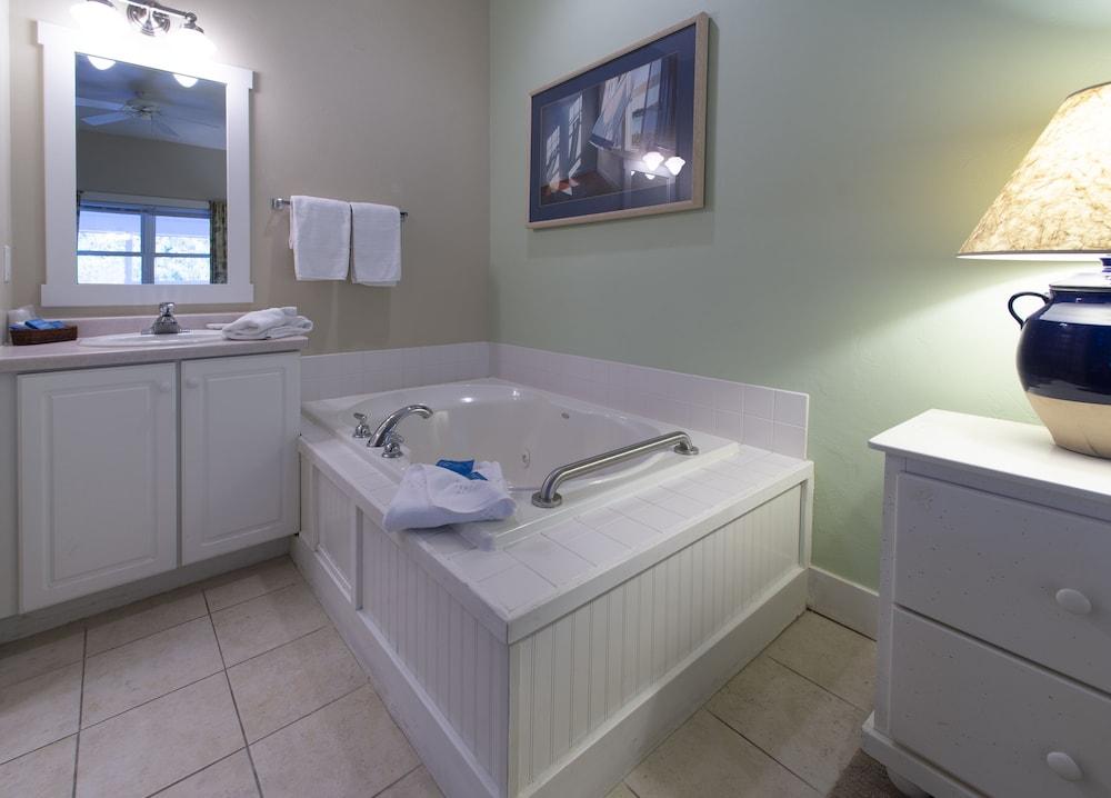 Edgewater Resort photo 82