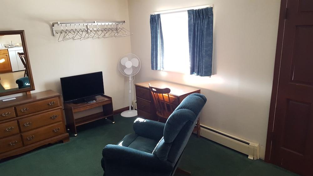 Riverbank Motel and Cabins photo 44