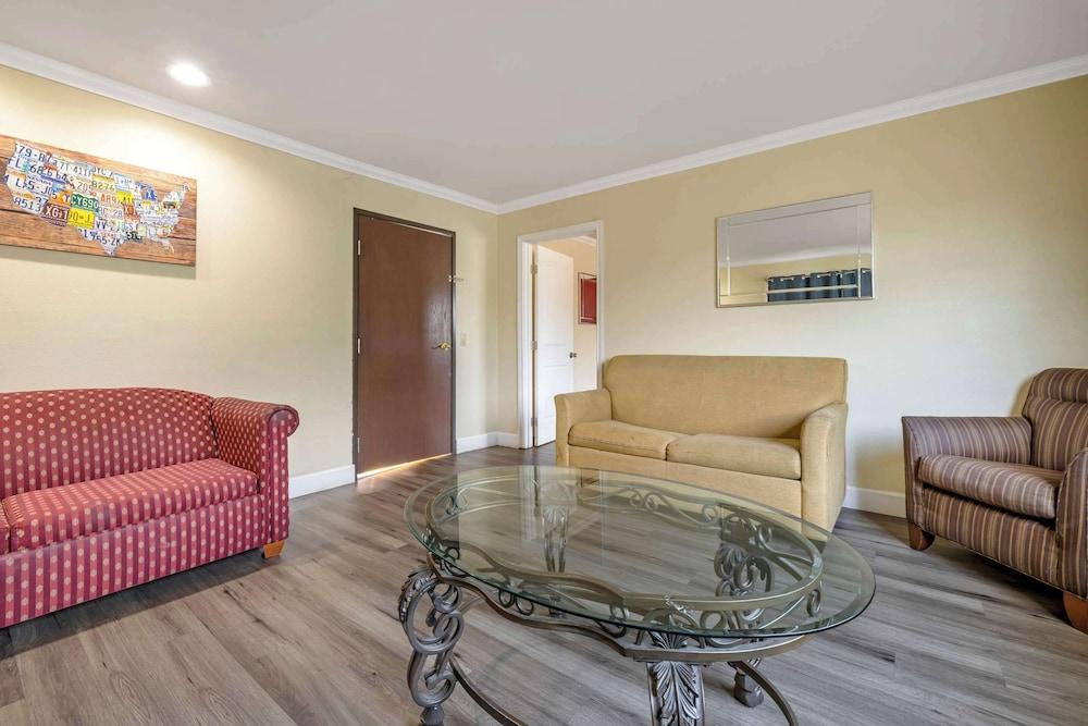 Econo Lodge Moreno Valley photo 21