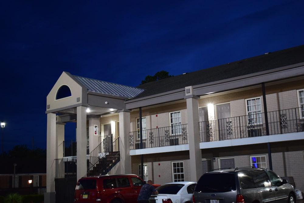 Econo Lodge at the University photo 38