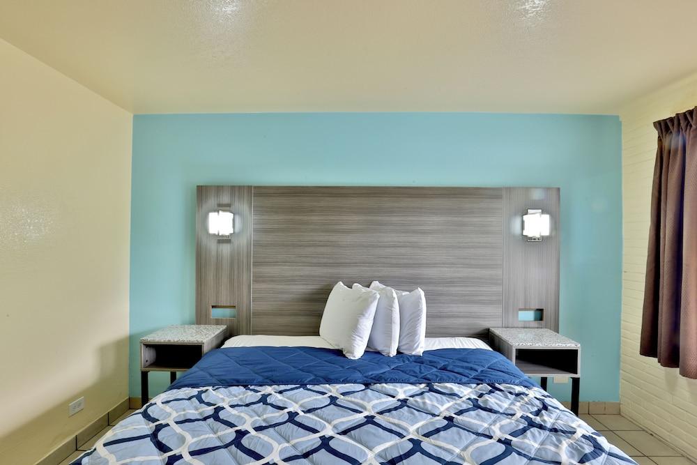 Americas Best Value Inn San Antonio Airport South photo 4
