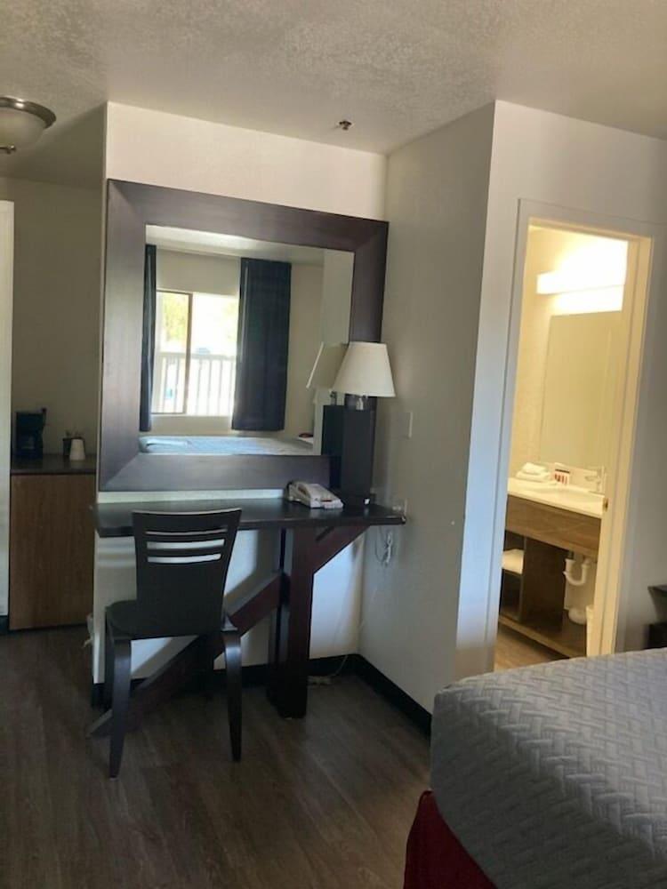 Motel 6 Tempe, AZ – Elliot Road photo 32