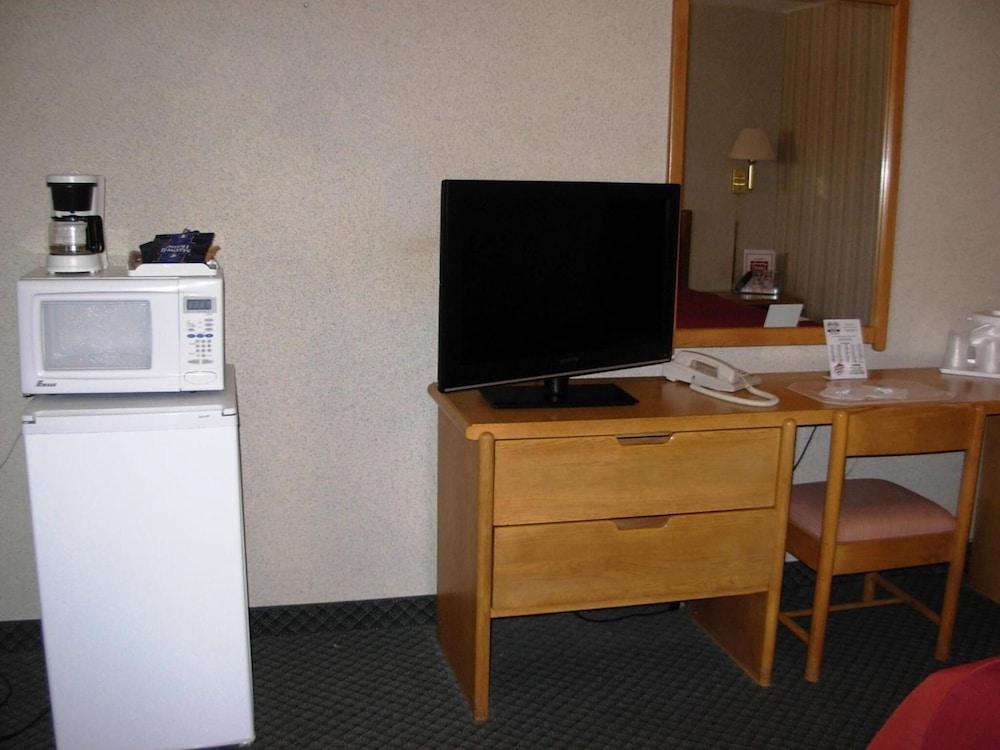 Red Carpet Motel photo 15