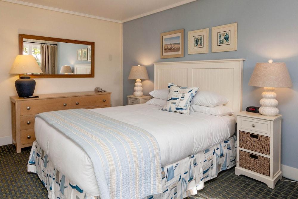Glen Cove Inn & Suites photo 16