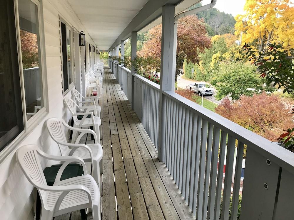 Main Street Motel photo 2