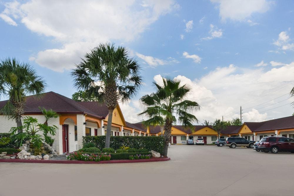 Scottish Inn & Suites Highway 6 South photo 7