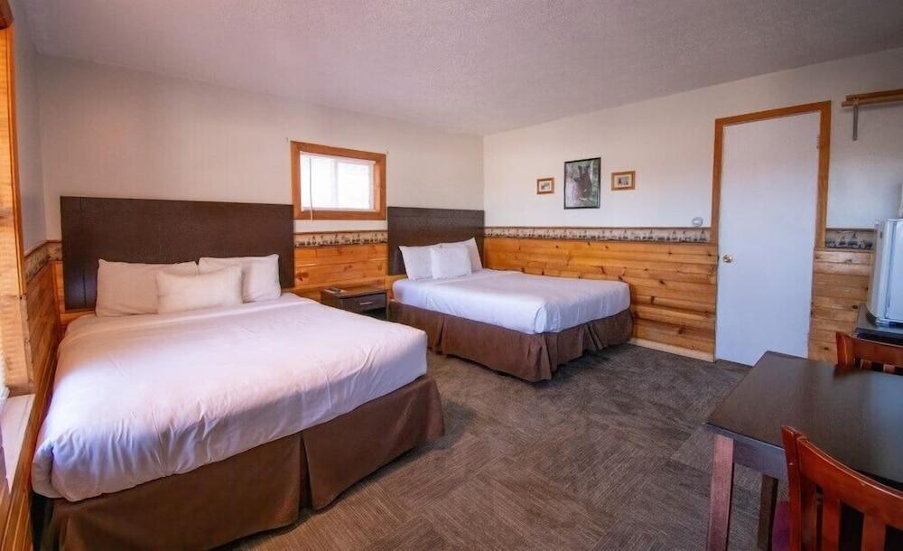Superior Motel & Suites photo 2