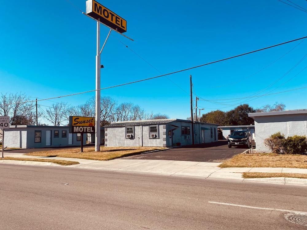 Sunset Motel photo 19