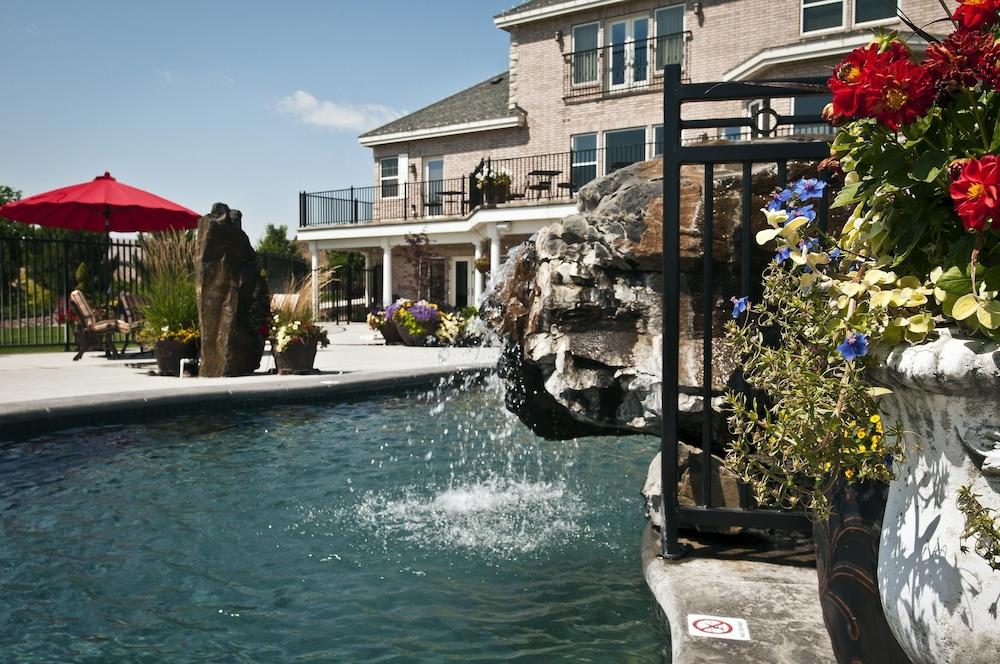 Cameo Heights Mansion photo 36